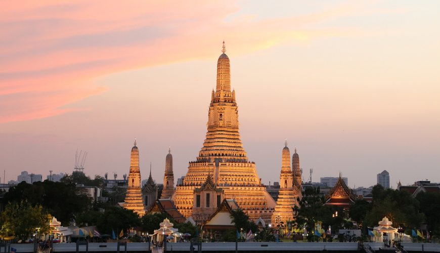 Bangkok Thailand Wat Arun Sunset  - CarinaHofi / Pixabay